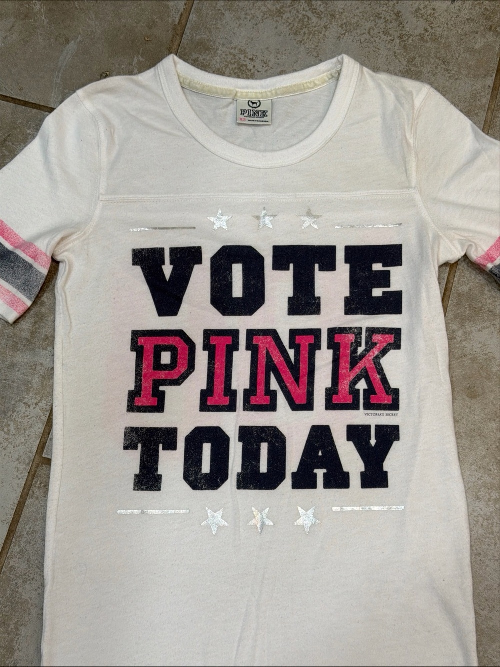 Y2K 2008 Victoria’s Secret Pink Vote Pink Football Style Tee Size X-Small Faded - Picture 2 of 9